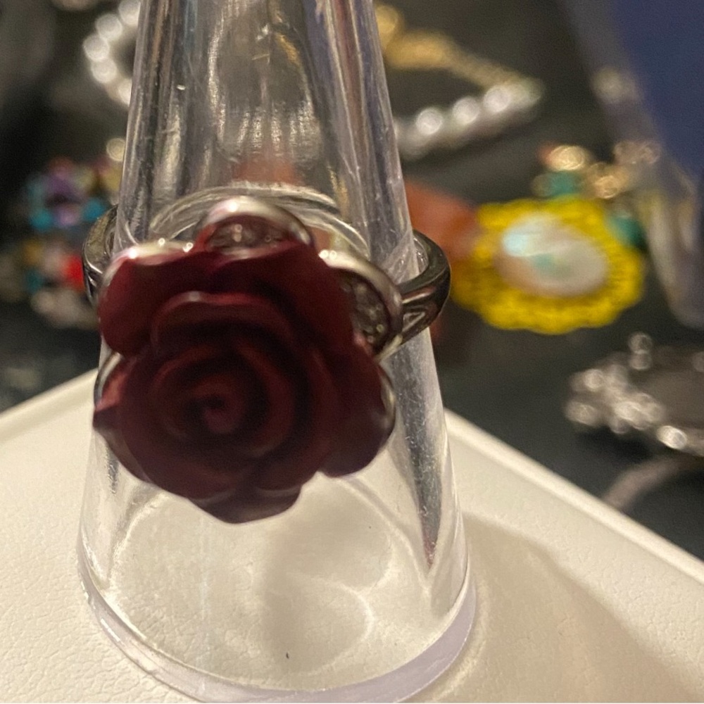 Elegant Red Rose Ring